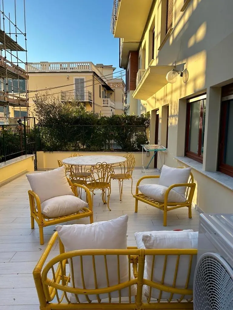 Santorini In Finale Apartment Finale Ligure 0*,